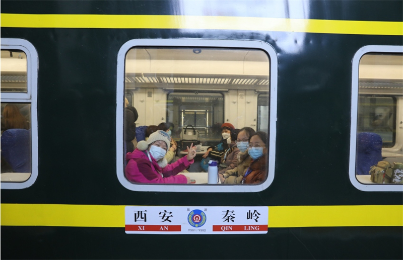 Mise en service du premier train touristique du Shaanxi ? voyage de glace et de neige aux cheveux d'argent ?