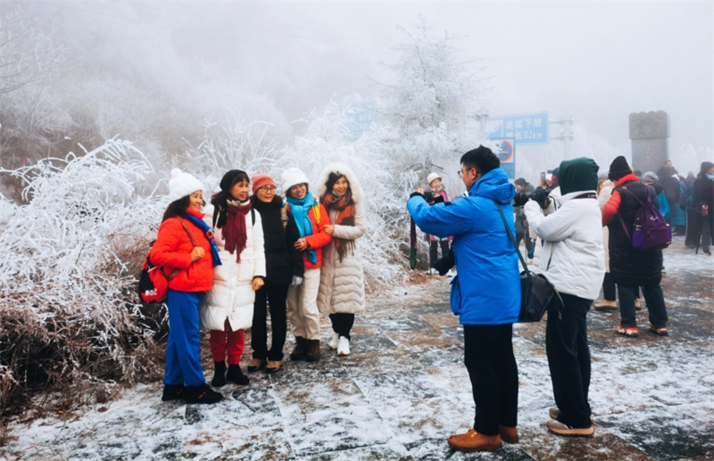 Mise en service du premier train touristique du Shaanxi ? voyage de glace et de neige aux cheveux d'argent ?