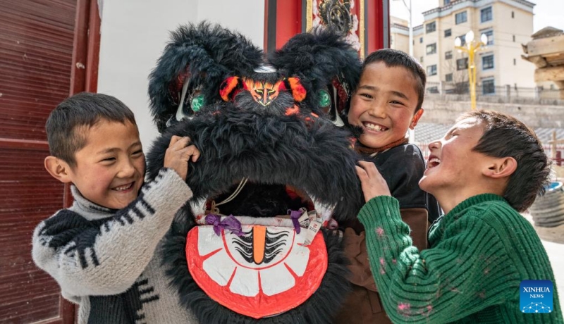 Histoire en photos d'un héritier tibétain de l'art de la danse du lion de Xobando