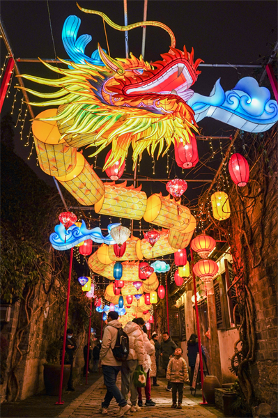 Le 38e Festival des lanternes de Qinhuai illumine la Chine