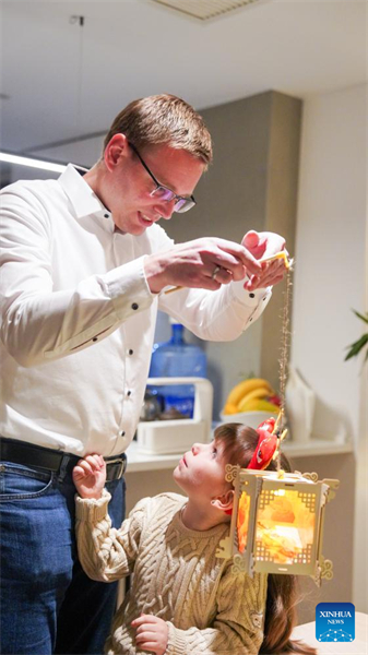 Un ingénieur allemand renforce les liens entre la Chine et l'Allemagne grace à l'industrie de l'automobile