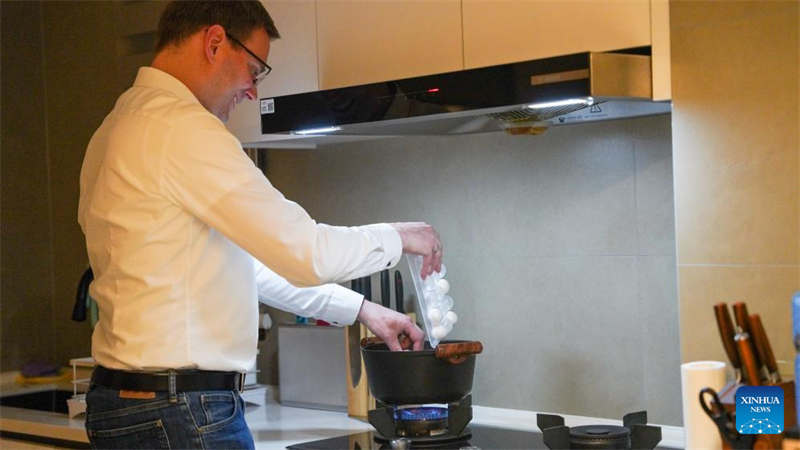 Un ingénieur allemand renforce les liens entre la Chine et l'Allemagne grace à l'industrie de l'automobile