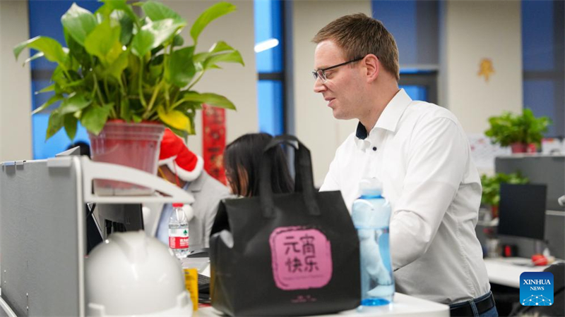 Un ingénieur allemand renforce les liens entre la Chine et l'Allemagne grace à l'industrie de l'automobile