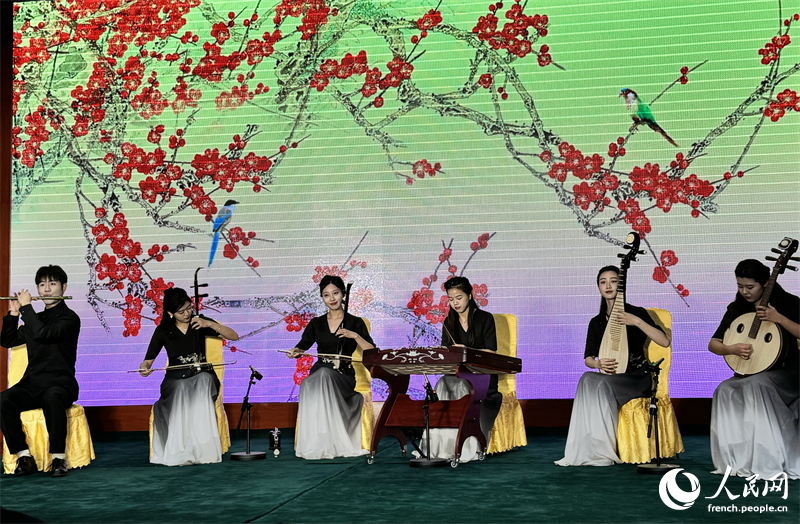 L'Amitié franco-chinoise : la Soirée d'Amitié et d'échanges entre les Jeunes fran?ais et chinois à Beijing