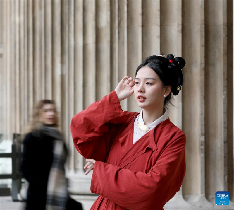 Des amatrices de hanfu montrent le charme de la culture traditionnelle chinoise à Londres