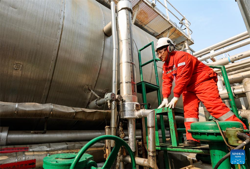 Hebei : histoire en photos d'un employé tibétain des champs pétrolifères offshore de Qinhuangdao