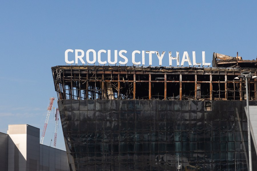 Photo prise le 28 mars 2024 montrant le Crocus City Hall dans la banlieue de Moscou, en Russie. (Xinhua/Bai Xueqi)