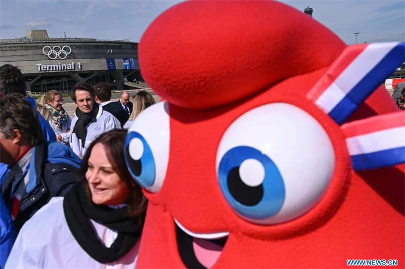 Paris : les anneaux olympiques à l'aéroport Roissy-Charles de Gaulle