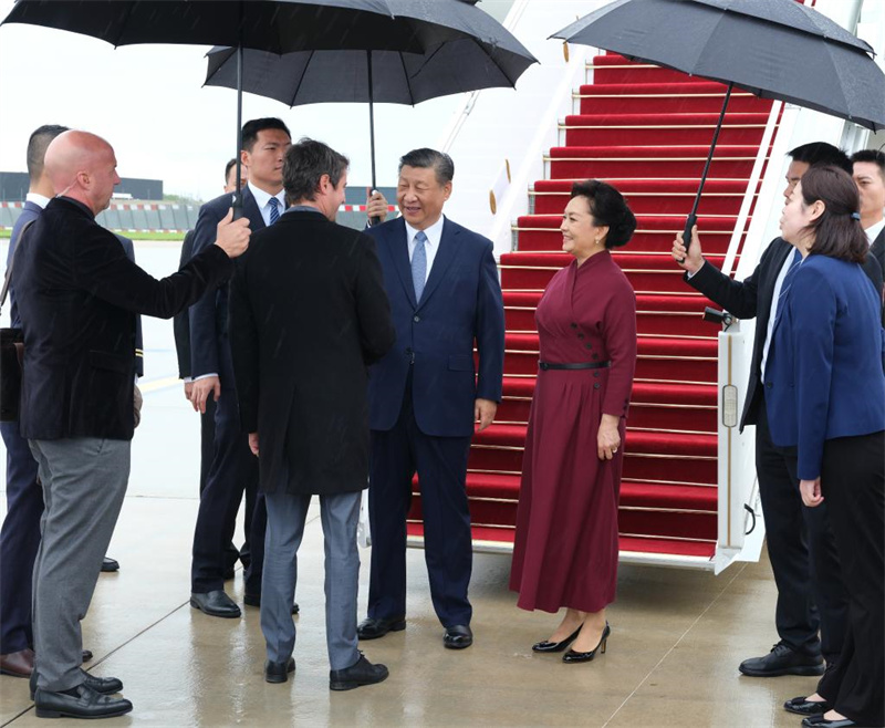 Xi souhaite que sa visite ouvre de meilleures perspectives aux relations sino-fran?aises