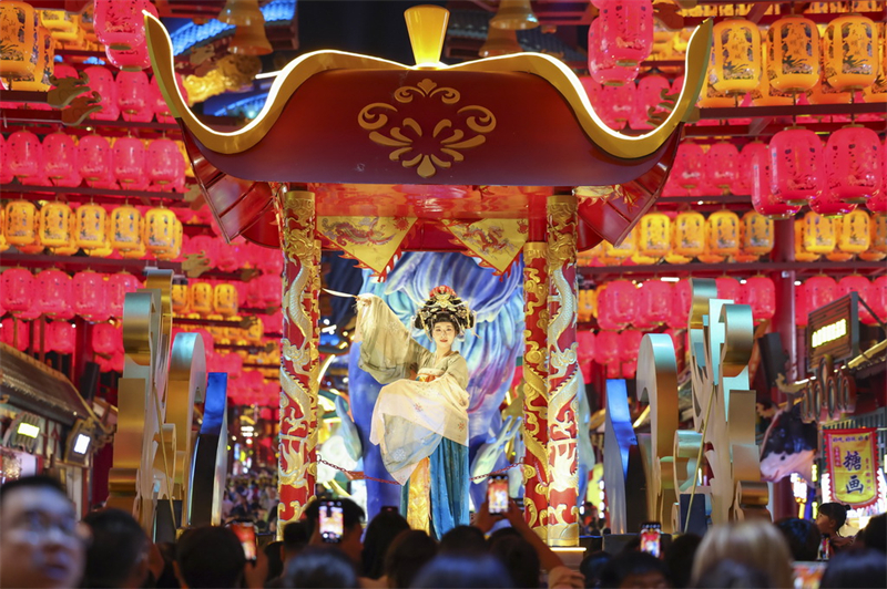 Xinjiang : à la découverte du quartier typique populaire de Tianshan Mingyue à Urumqi