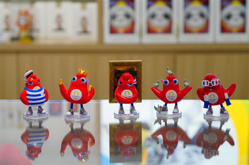 Beijing : les produits sous licence des Jeux Olympiques de Paris 2024 sont en vente !