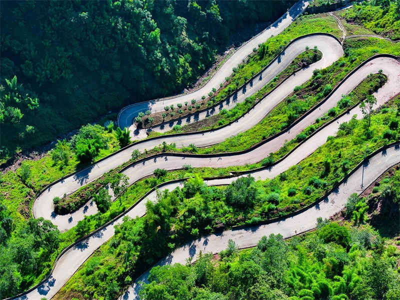 Yunnan : comment ? quatre bonnes routes rurales ? contribuent à la revitalisation rurale à Suijiang