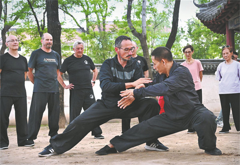 Le tai-chi prospère avec une touche fran?aise