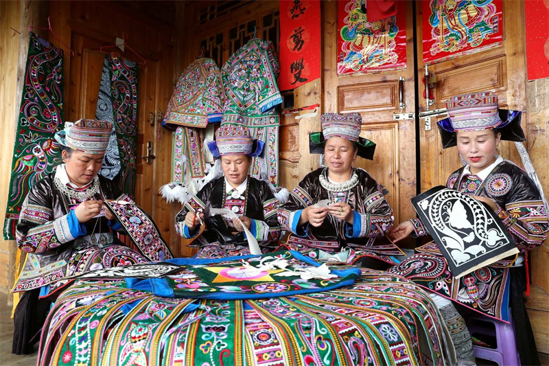 Guizhou : comment ? l'économie du bout des doigts ? contribue à augmenter les revenus des femmes de Rongjiang