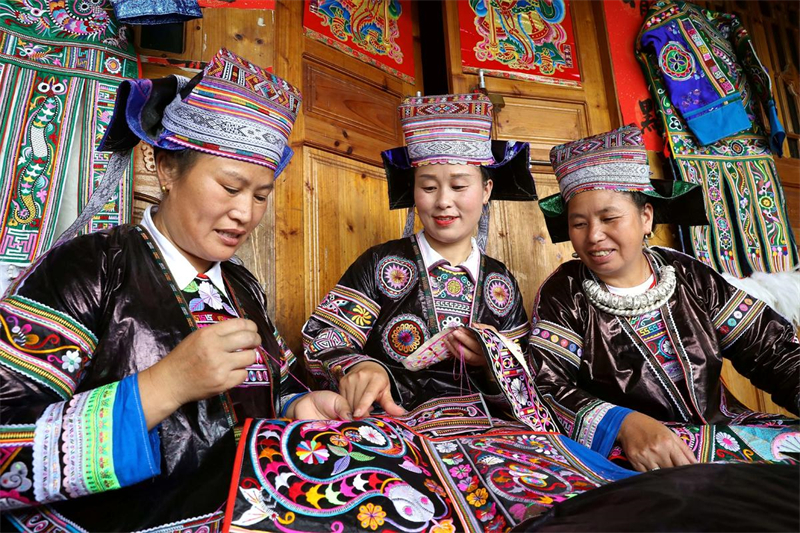 Guizhou : comment ? l'économie du bout des doigts ? contribue à augmenter les revenus des femmes de Rongjiang