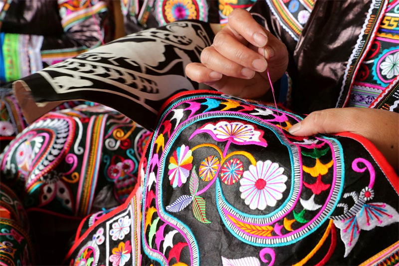 Guizhou : comment ? l'économie du bout des doigts ? contribue à augmenter les revenus des femmes de Rongjiang