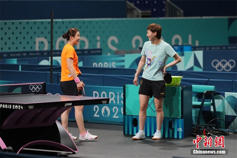 L'équipe olympique de tennis de table chinoise s'entra?ne et se prépare à la compétition à Paris