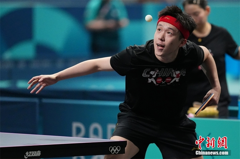 L'équipe olympique de tennis de table chinoise s'entra?ne et se prépare à la compétition à Paris