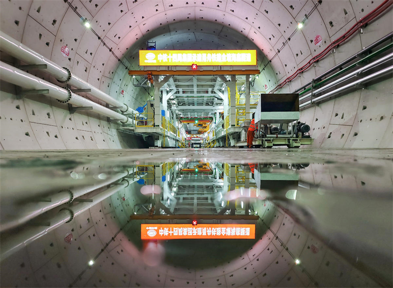 Zhejiang : la machine à bouclier ultra-large sous-marine ? Yongzhou ? a posé avec succès 200 anneaux de tunnel à Ningbo