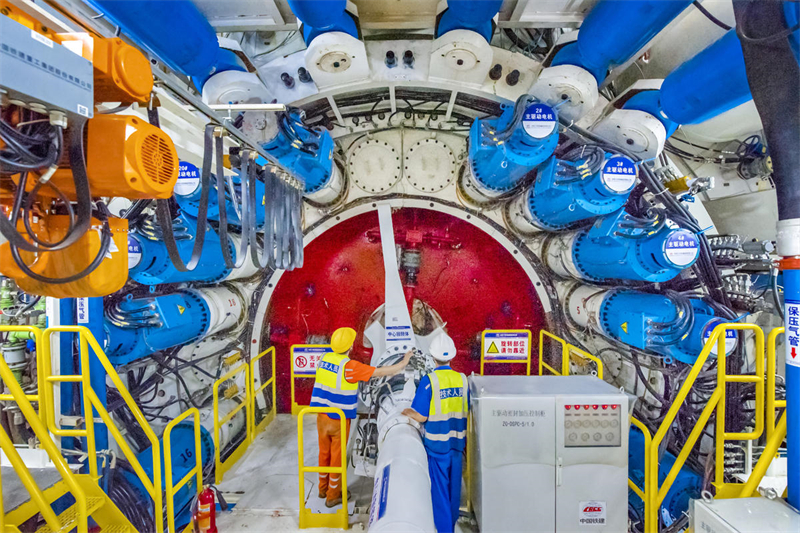 Zhejiang : la machine à bouclier ultra-large sous-marine ? Yongzhou ? a posé avec succès 200 anneaux de tunnel à Ningbo