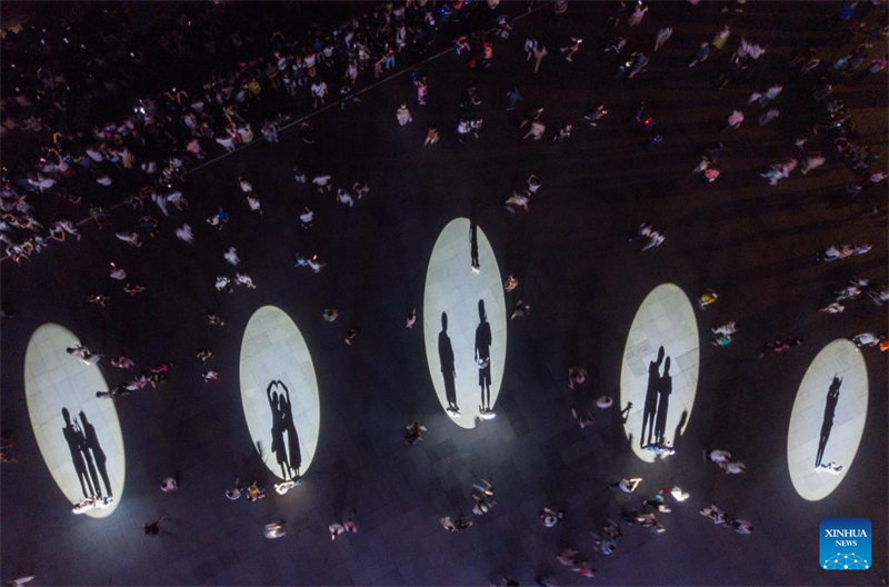 Heilongjiang : la ? ville de glace ? de Harbin reste attractive pour les touristes tout au long de l'année