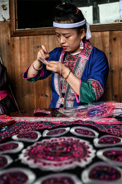 Guangxi : les ? compétences du bout des doigts ? aident les villageois de Sanjiang à augmenter leurs revenus