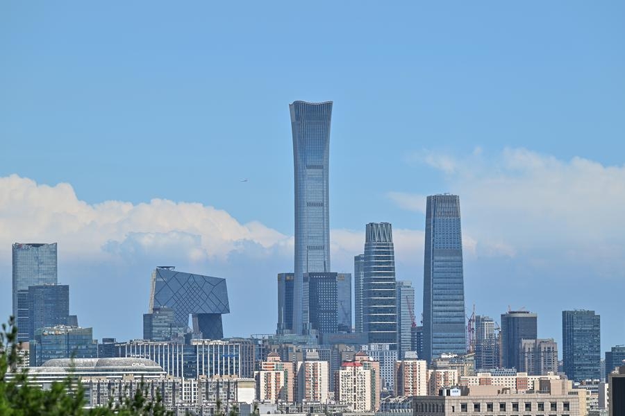 Photo de gratte-ciel du quartier central des affaires (CBD) prise depuis la colline Jingshan à Beijing, capitale chinoise, le 12 ao?t 2024. (Photo : Li Xin)