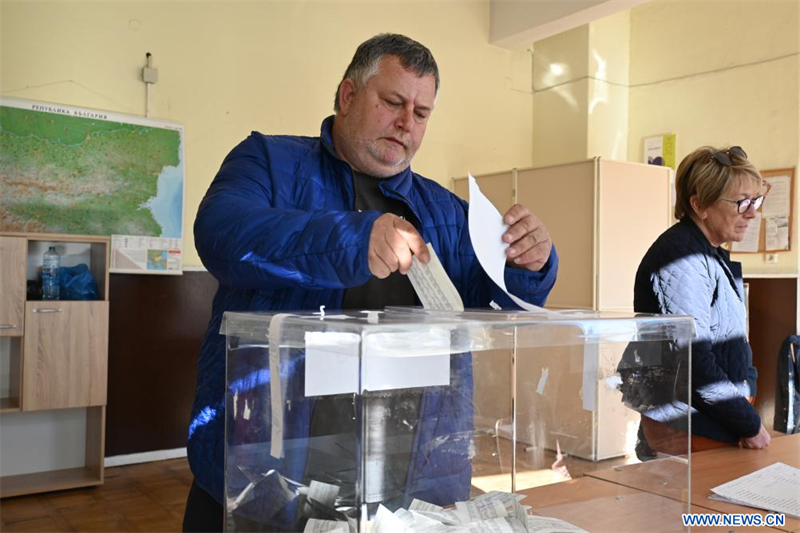 Bulgarie : la coalition GERB-UDF en tête des élections législatives, selon des sondages sortie des urnes