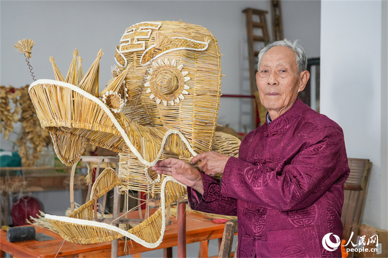 A la découverte du patrimoine culturel immatériel national : la transformation de la paille en une danse du dragon millénaire à Hukou, dans le Jiangxi