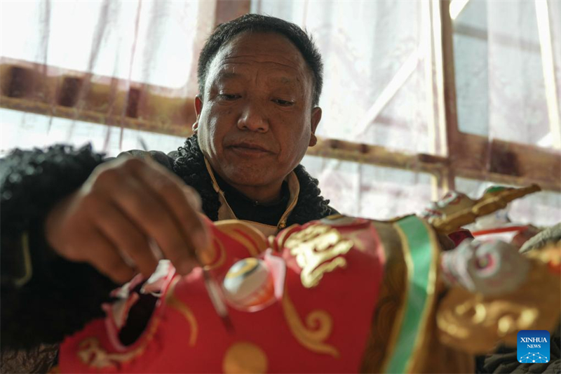 Xizang : histoire en photos d'un héritier de la technique traditionnelle de fabrication de masques tibétains