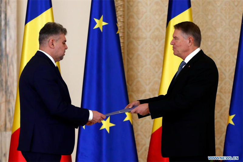 Le nouveau gouvernement de coalition roumain a prêté serment