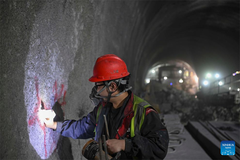 Xinjiang : le plus long tunnel autoroutier du monde bient?t percé