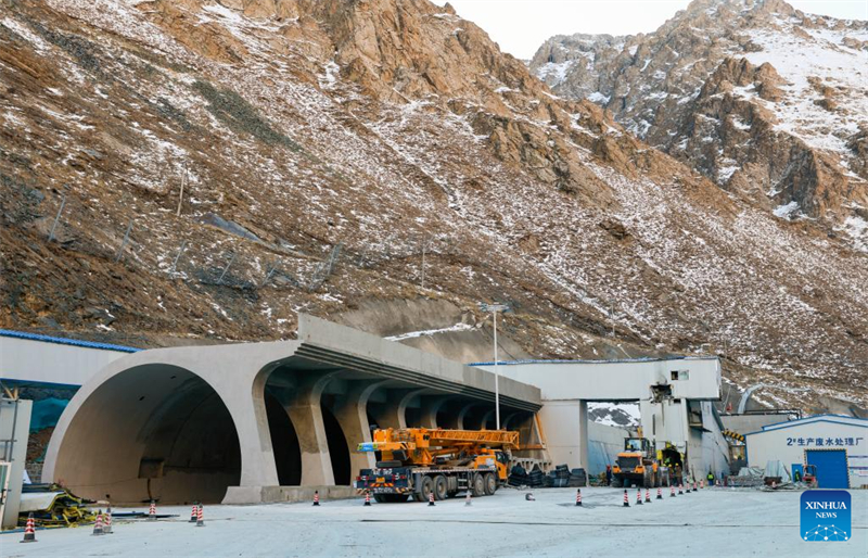 Xinjiang : le plus long tunnel autoroutier du monde bient?t percé