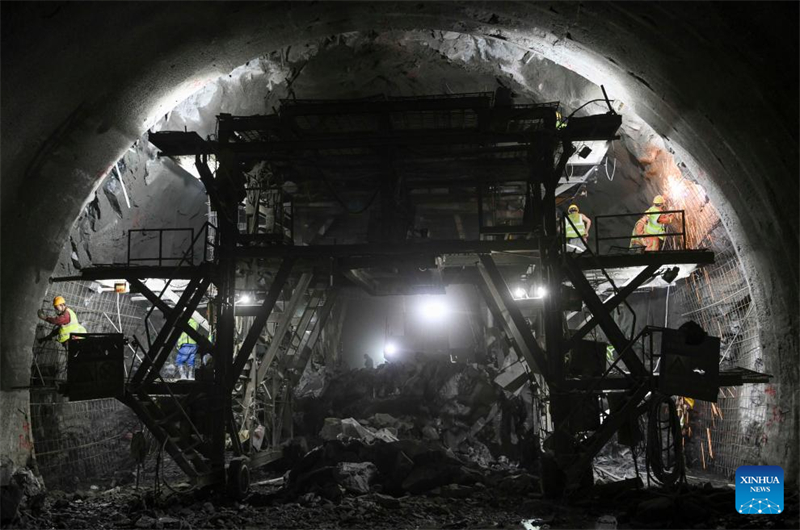 Xinjiang : le plus long tunnel autoroutier du monde bient?t percé