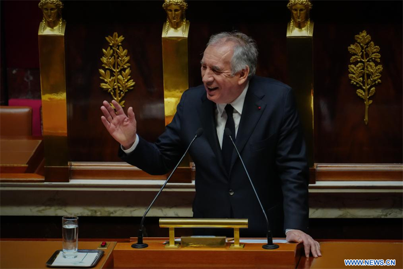 Le PM fran?ais trace sa voie dans son discours de politique générale