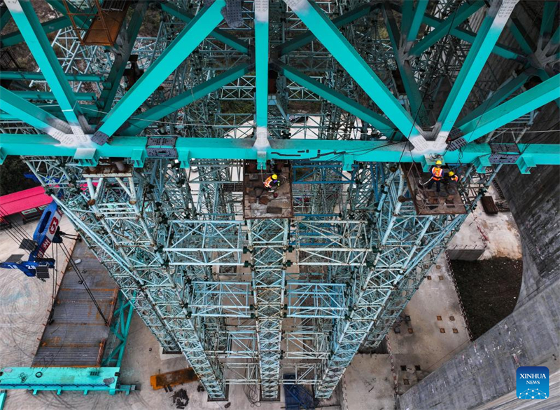 Guizhou : la fermeture du pont sur le Grand canyon de Huajiang bient?t terminée