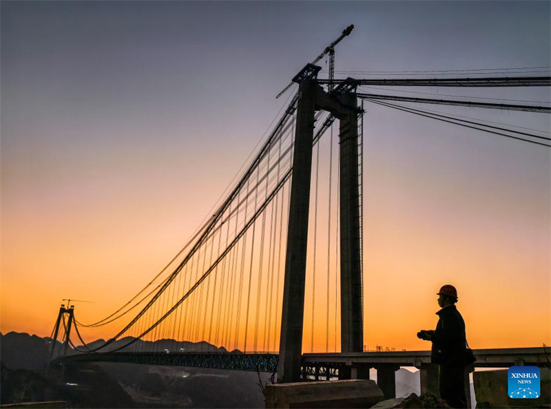 Guizhou : la fermeture du pont sur le Grand canyon de Huajiang bient?t terminée