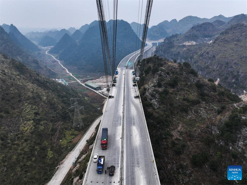 Guizhou : la fermeture du pont sur le Grand canyon de Huajiang bient?t terminée