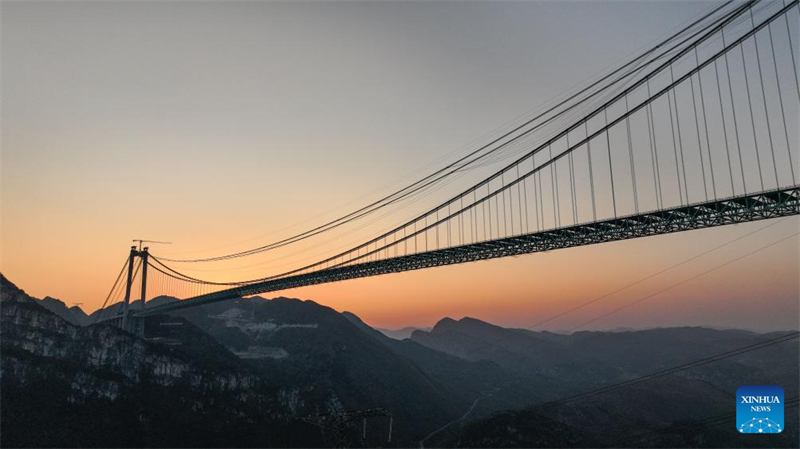 Guizhou : la fermeture du pont sur le Grand canyon de Huajiang bient?t terminée