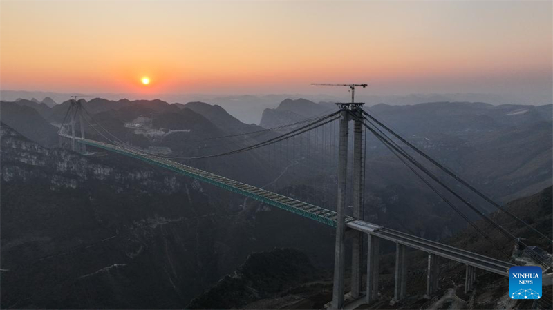 Guizhou : la fermeture du pont sur le Grand canyon de Huajiang bient?t terminée