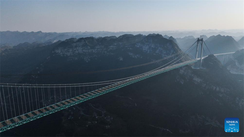 Guizhou : la fermeture du pont sur le Grand canyon de Huajiang bient?t terminée