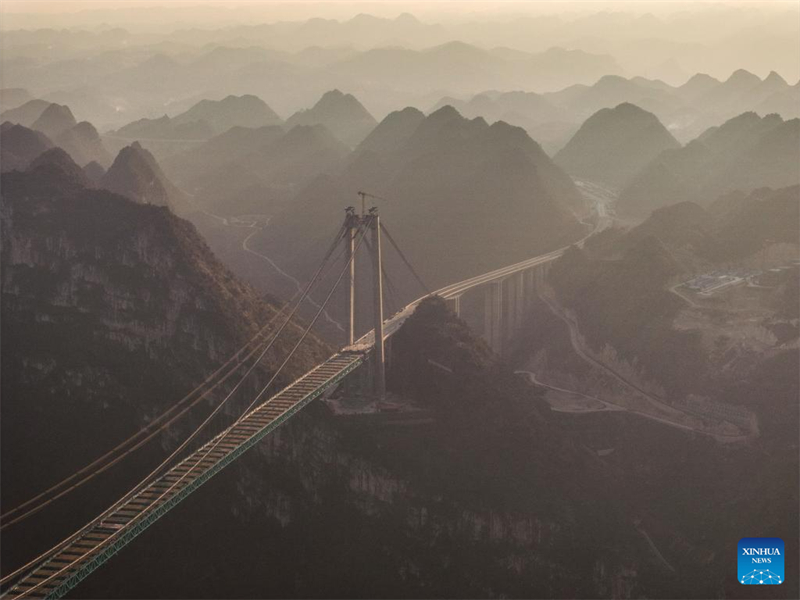 Guizhou : la fermeture du pont sur le Grand canyon de Huajiang bient?t terminée