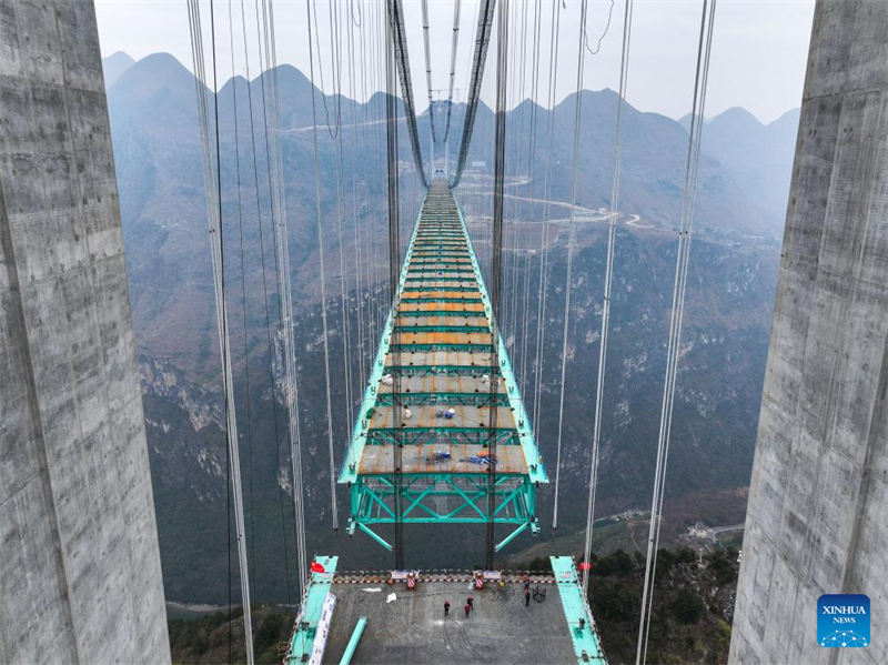 Guizhou : la fermeture du pont sur le Grand canyon de Huajiang bient?t terminée