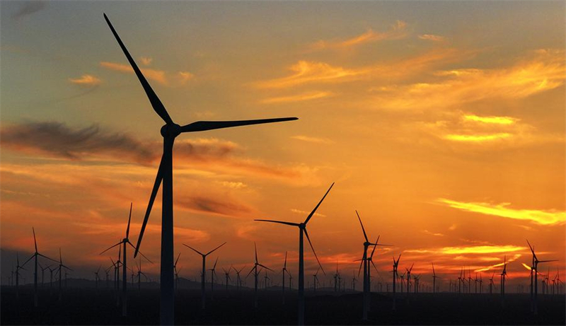 Photo aérienne d'une vue du parc éolien de Santanghu, à Hami, dans la région autonome ou?goure du Xinjiang, dans le nord-ouest de la Chine, le 10 septembre 2024. (Photo : Hu Huhu)
