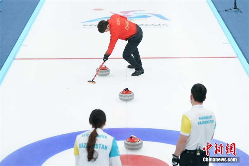 Les athlètes chinois remportent leur première victoire des 9es Jeux asiatiques d'hiver