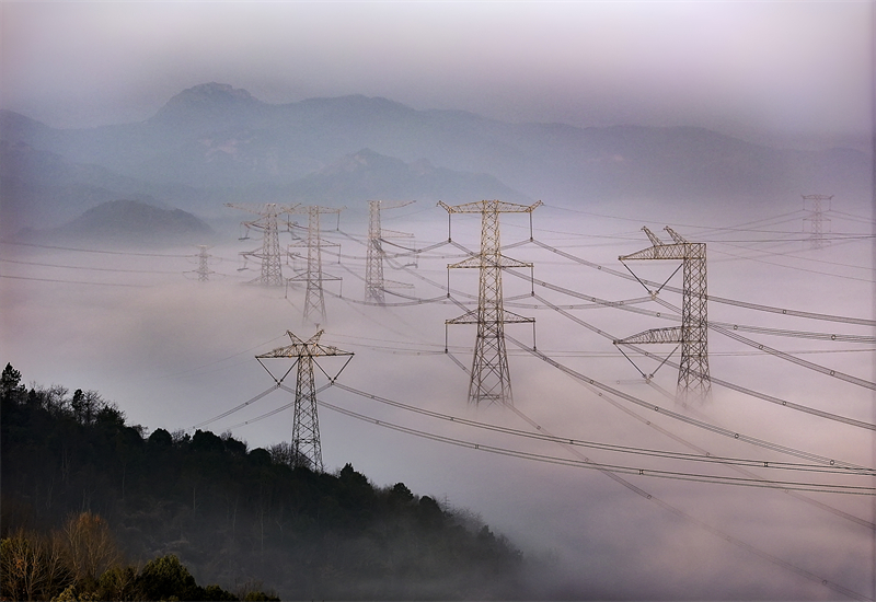 Anhui : des tours de fer ? basées sur les nuages ? aident à promouvoir le développement de l'énergie verte à Wuhu
