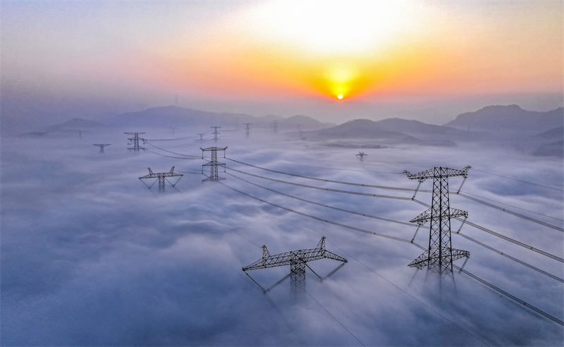 Anhui : des tours de fer ? basées sur les nuages ? aident à promouvoir le développement de l'énergie verte à Wuhu