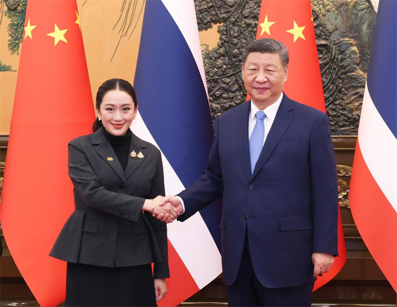 Xi Jinping rencontre la Première ministre tha?landaise