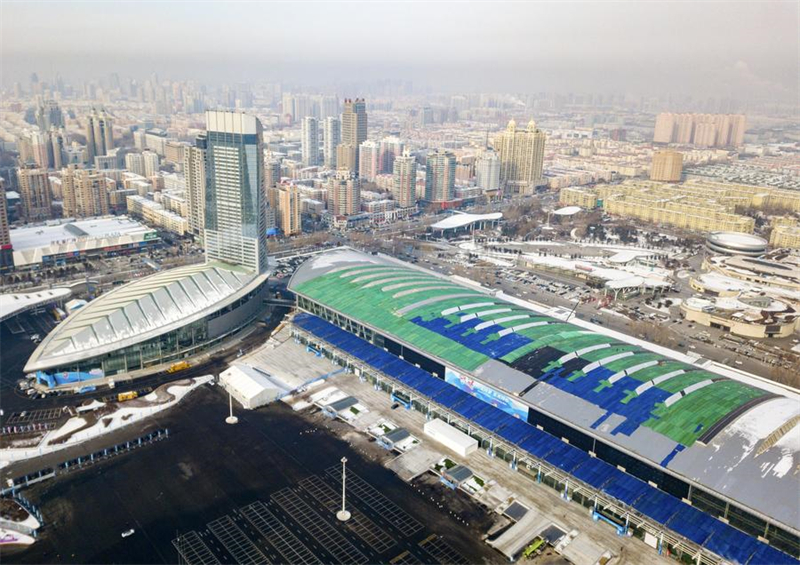 Photo aérienne prise le 27 janvier 2025 montrant le village des athlètes pour les compétitions de sports de glace, le Centre international de conférences, d'expositions et de sport, le lieu des cérémonies d'ouverture et de cl?ture des Jeux asiatiques d'hiver, à Harbin, capitale de la province du Heilongjiang (nord-est de la Chine). (Wang Jianwei / Xinhua)