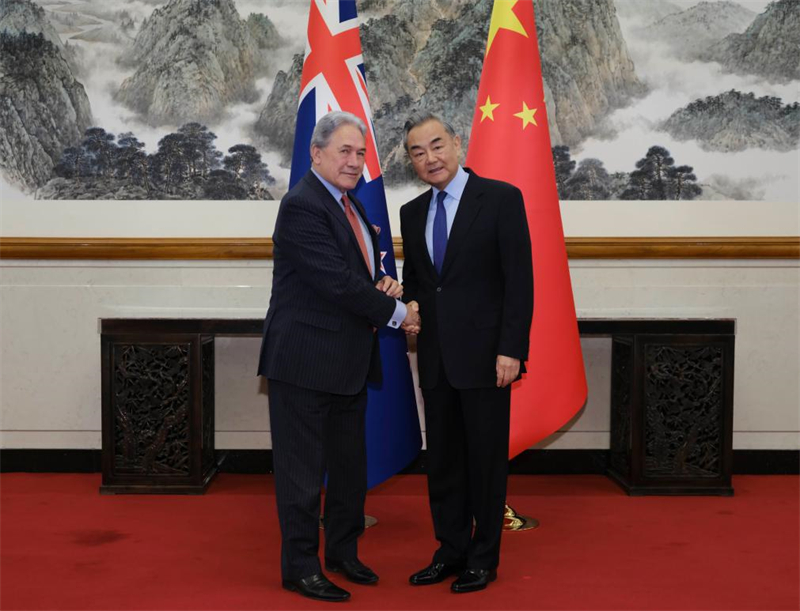 Le ministre chinois de AE s'entretient avec le vice-Premier ministre néo-zélandais